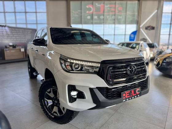 TOYOTA HILUX 2.8 SRX 4X4 CD 16V DIESEL 4P AUTOMÁTICO TOYOTA HILUX 2.8 SRX 4X4 CD 16V DIESEL 4P AUTOMÁTICO